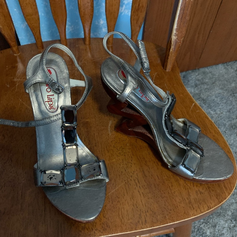 Victoria’s Secret Two Lips Zig Zag Wedge Sandals size 6